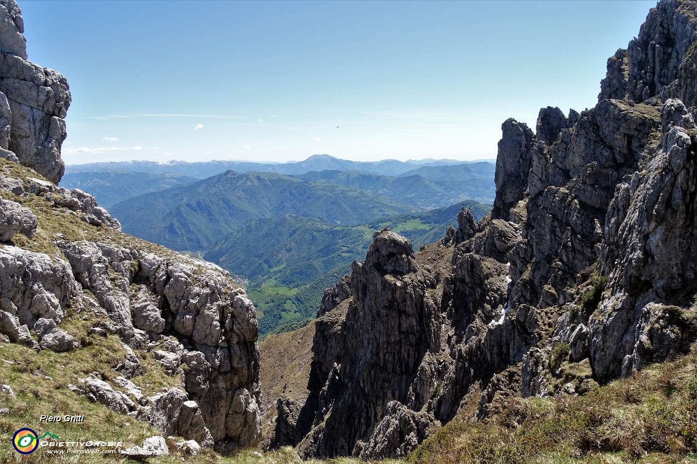 50 Altro canalone discendente in Val del Riso  tra torrioni, pinnacoli, guglie .JPG -                                